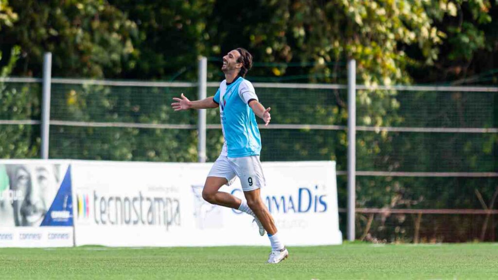 Babbi esulta dopo il 2-0 siglato alla Recanatese